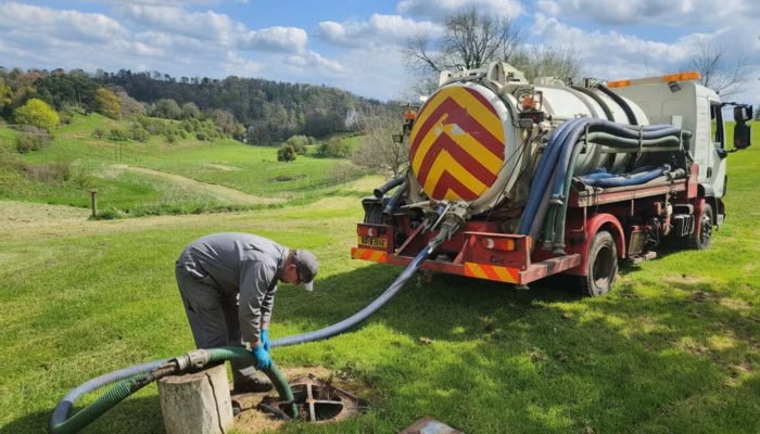 Septic tank emptying using vacuum tanker
